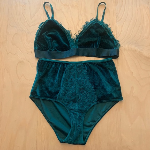 NWOT Emerald Green Velvet Lingerie Set - Picture 1 of 12
